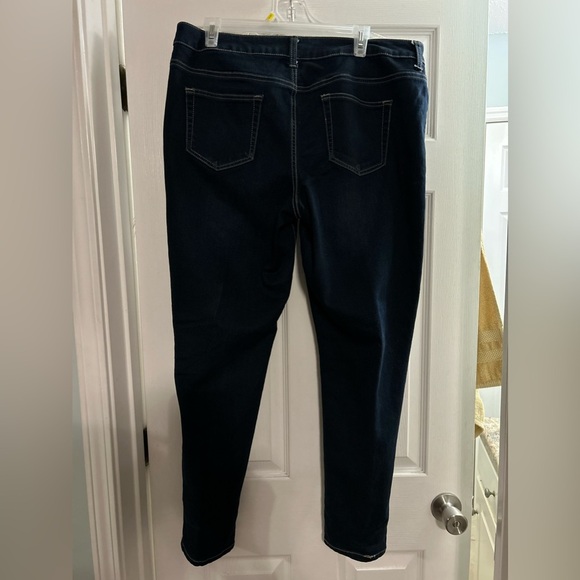 Maurices Plus Size Skinny Jeggings. Mid Rise Dark Wash Size XL Reg. - Picture 4 of 6